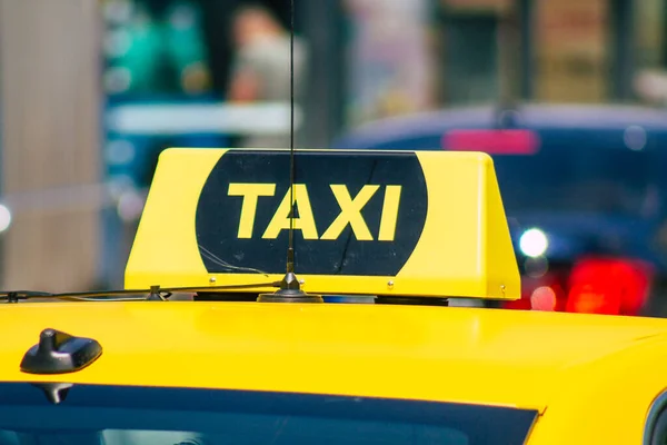 Budapest Hungary July 2020 View Traditional Yellow Hungarian Taxi Passengers — Stock Photo, Image