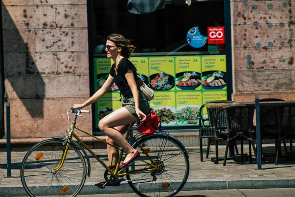 Budapest Hungría Julio 2020 Vista Personas Identificadas Rodando Bicicleta Por — Foto de Stock