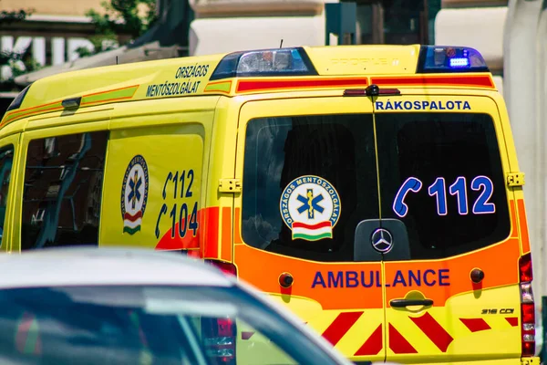 Budapeste Hungria Julho 2020 Vista Uma Ambulância Húngara Tradicional Dirigindo — Fotografia de Stock