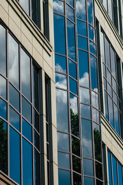 Boedapest Hongarije Juli 2020 Uitzicht Gevel Van Een Modern Gebouw — Stockfoto