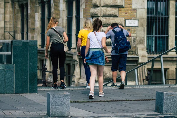 Budapeszt Węgry Lipca 2020 Widok Niezidentyfikowanych Pieszych Spacerujących Historycznych Ulicach — Zdjęcie stockowe