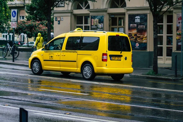 Budapest Hungría Julio 2020 Vista Taxi Húngaro Amarillo Tradicional Para —  Fotos de Stock