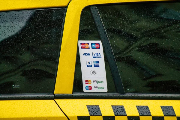 Budapest Hungary July 2020 View Traditional Yellow Hungarian Taxi Passengers — Stock Photo, Image