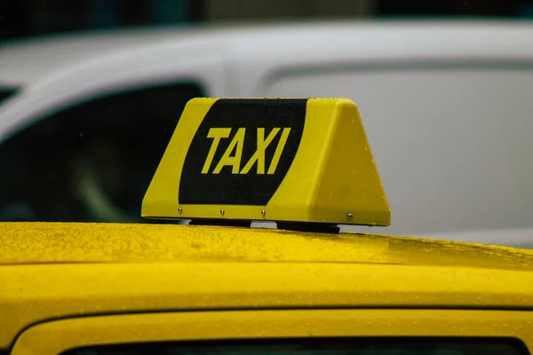 Budapest Hungary July 2020 View Traditional Yellow Hungarian Taxi Passengers — стоковое фото