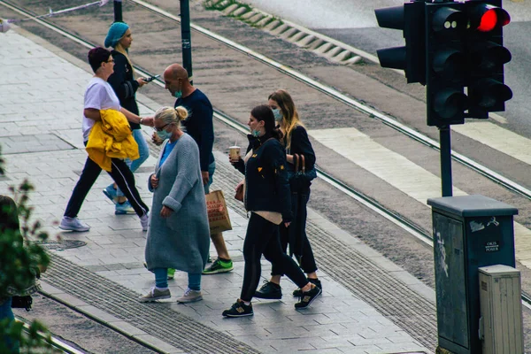 Budapeste Hungria Julho 2020 Vista Pedestres Não Identificados Caminhando Uma — Fotografia de Stock