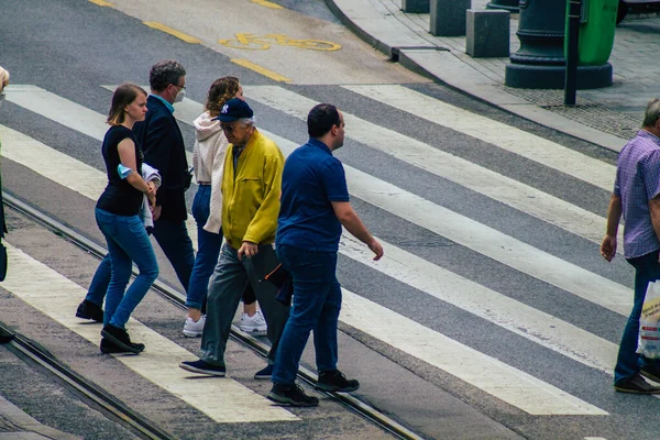 Budapeste Hungria Julho 2020 Vista Pedestres Não Identificados Caminhando Uma — Fotografia de Stock