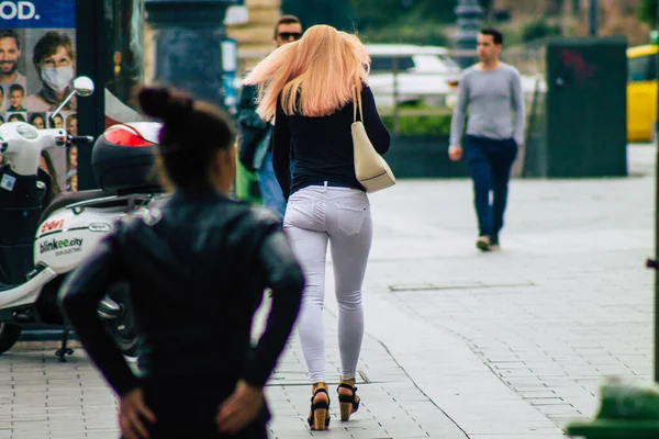 Budapeste Hungria Julho 2020 Vista Uma Mulher Não Identificada Andando — Fotografia de Stock