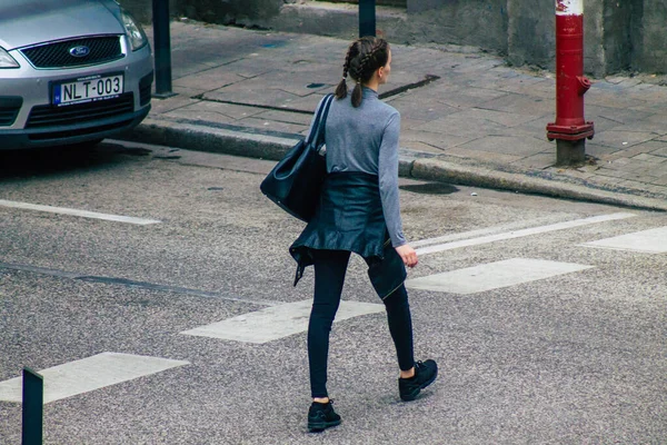 Budapest Hungría Julio 2020 Vista Una Mujer Identificada Caminando Por — Foto de Stock