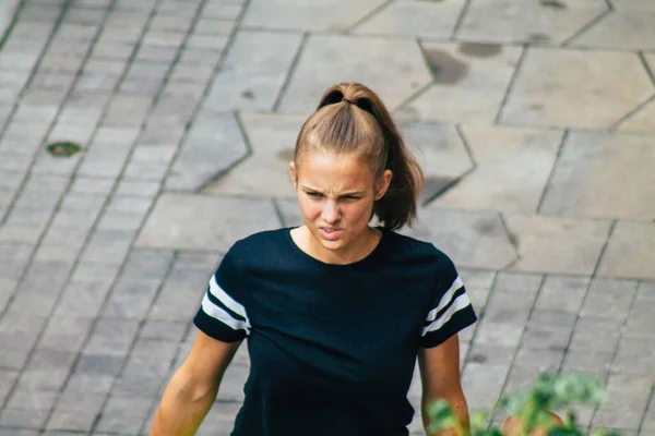 부다페스트 헝가리 July 2020 View Unidentified Woman Walk Old Streets — 스톡 사진