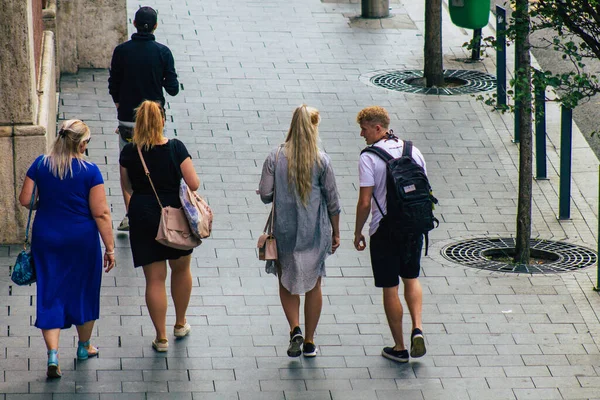 Budapeste Hungria Julho 2020 Vista Turistas Não Identificados Andando Nas — Fotografia de Stock