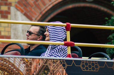 Budapeşte Macaristan 18 Temmuz 2020 Macar turist otobüsü, Macaristan 'ın başkenti Budapeşte' nin bir kısmı ve caddelerden geçen yolcular için.