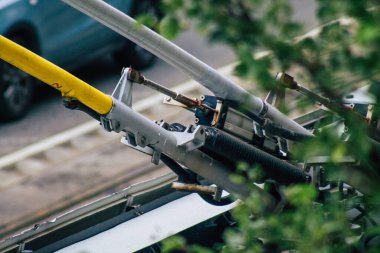 Budapeşte Macaristan 18 Temmuz 2020 Macaristan 'ın başkenti Budapeşte' nin sokaklarında ve toplu taşıma sisteminin bir parçası olan Macar kırmızı tramvayının geleneksel görüntüsü