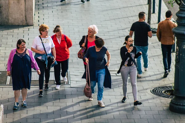 Budapeste Hungria Julho 2020 Vista Pedestres Não Identificados Andando Nas — Fotografia de Stock