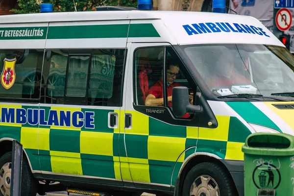 Boedapest Hongarije Juli 2020 Zicht Een Traditionele Hongaarse Ambulance Die — Stockfoto