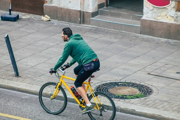 Будапешт Венгрия Июля 2020 Вид Неопознанных Людей Катающихся Велосипеде Историческим — стоковое фото