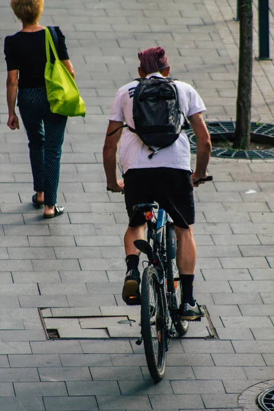 Budapest Hungary July 2020 View Unidentified People Rolling Bicycle Historical — Stock Photo, Image