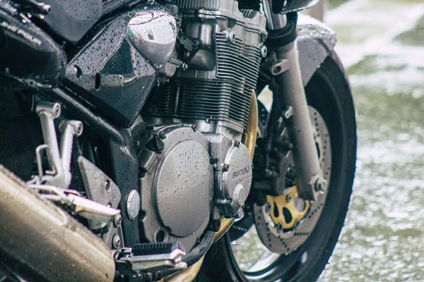 Budapest Hungría Julio 2020 Vista Una Motocicleta Bajo Lluvia Estacionada —  Fotos de Stock