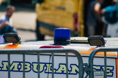 Budapeşte Macaristan 20 Temmuz 2020 'de Budapeşte' nin başkenti ve Macaristan 'ın en kalabalık şehri olan Budapeşte sokaklarında geleneksel bir Macar ambulansı görüldü.