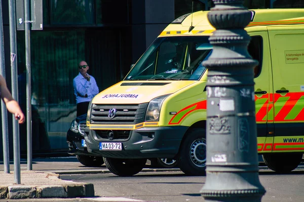 Budapešť Maďarsko Července 2020 Pohled Tradiční Maďarskou Ambulanci Projíždějící Ulicemi — Stock fotografie