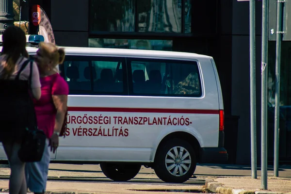 Budapešť Maďarsko Července 2020 Pohled Tradiční Maďarskou Ambulanci Projíždějící Ulicemi — Stock fotografie