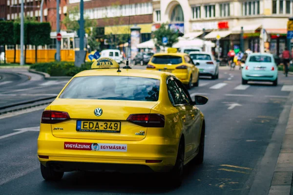 Будапешт Венгрия Июля 2020 Вид Традиционного Желтого Венгерского Такси Пассажиров — стоковое фото