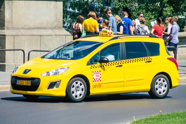 Budapest Hungría Julio 2020 Vista Taxi Húngaro Amarillo Tradicional Para — Foto de Stock