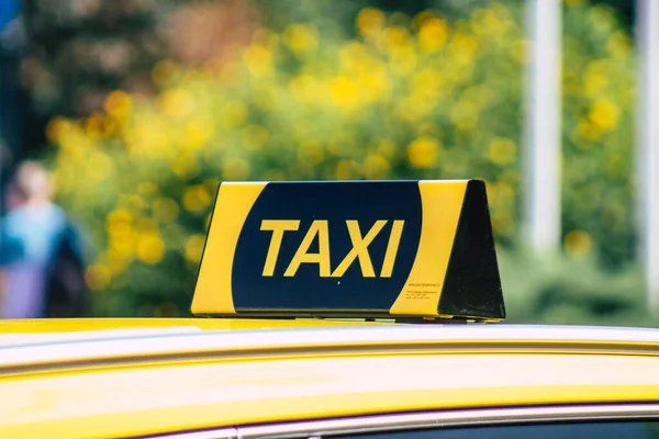 Budapest Ungheria Luglio 2020 Veduta Tradizionale Taxi Giallo Ungherese Passeggeri — Foto Stock