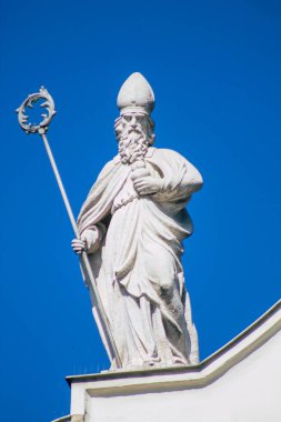 Budapeşte Macaristan 20 Temmuz 2020 Macaristan 'ın başkenti ve Macaristan' ın en kalabalık şehri olan Budapeşte 'nin şehir merkezindeki Hristiyan kilisesinin cephesine bakınız.