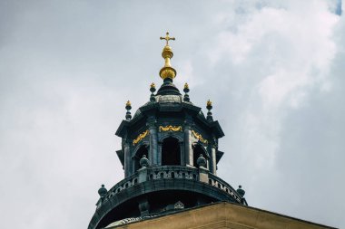 Budapeşte Macaristan 20 Temmuz 2020 Macaristan 'ın başkenti ve Macaristan' ın en kalabalık şehri olan Budapeşte 'nin merkezindeki Aziz Stephen Bazilikası' nın cephesine bakınız.