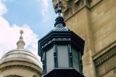 Budapeşte Macaristan 20 Temmuz 2020 Macaristan 'ın başkenti ve Macaristan' ın en kalabalık şehri olan Budapeşte 'nin merkezindeki Aziz Stephen Bazilikası' nın cephesine bakınız.