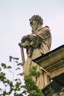 Budapeşte Macaristan 20 Temmuz 2020 Macaristan 'ın başkenti ve Macaristan' ın en kalabalık şehri olan Budapeşte 'nin merkezindeki Aziz Stephen Bazilikası' nın cephesine bakınız.