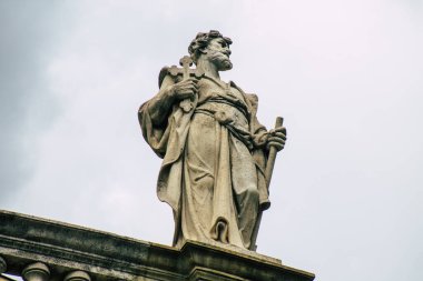 Budapeşte Macaristan 20 Temmuz 2020 Macaristan 'ın başkenti ve Macaristan' ın en kalabalık şehri olan Budapeşte 'nin merkezindeki Aziz Stephen Bazilikası' nın cephesine bakınız.