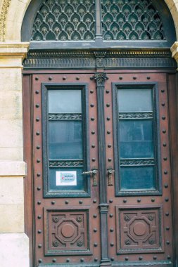 Budapeşte Macaristan 20 Temmuz 2020 Macaristan 'ın başkenti ve Macaristan' ın en kalabalık şehri olan Budapeşte 'nin merkezindeki Aziz Stephen Bazilikası' nın cephesine bakınız.