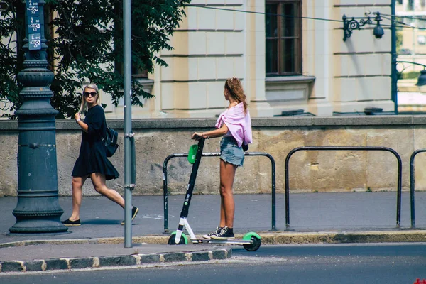 Budapeste Hungria Julho 2020 Vista Pessoas Não Identificadas Rolando Com — Fotografia de Stock