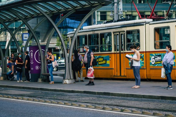 Будапешт Венгрия Июля 2020 Вид Неизвестных Людей Пользующихся Электрическим Трамваем — стоковое фото