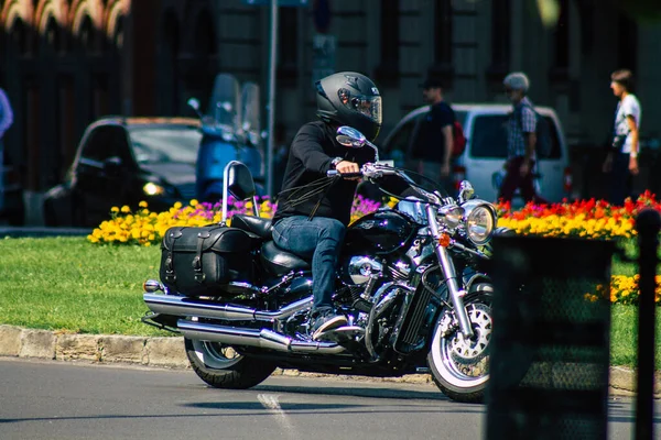 Budapeşte Macaristan Temmuz 2020 Kimliği Belirsiz Insanların Budapeşte Sokaklarında Motosiklet — Stok fotoğraf