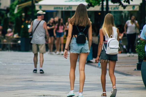 Budapeste Hungria Julho 2020 Vista Pedestres Não Identificados Andando Nas — Fotografia de Stock