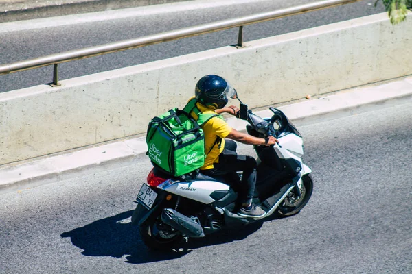 Lisbonne Portugal Juillet 2020 Vue Personnes Non Identifiées Conduisant Scooter — Photo