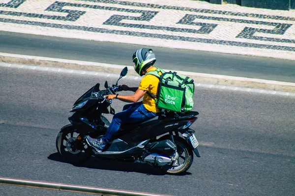 Lisbonne Portugal Juillet 2020 Vue Personnes Non Identifiées Conduisant Scooter — Photo