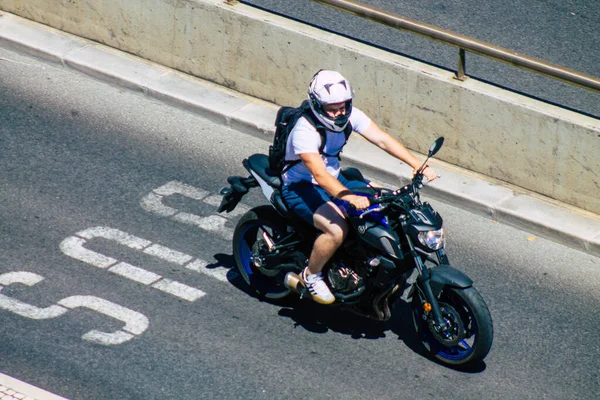 Lissabon Portugal Juli 2020 Blick Auf Unbekannte Die Ein Motorrad — Stockfoto