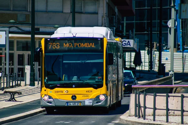Lizbona Portugalia Lipca 2020 Widok Tradycyjnego Autobusu Miejskiego Dla Pasażerów — Zdjęcie stockowe