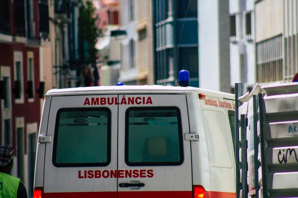 Lissabon Portugal Juli 2020 Visa Traditionell Ambulans Som Rullar Snabbt — Stockfoto