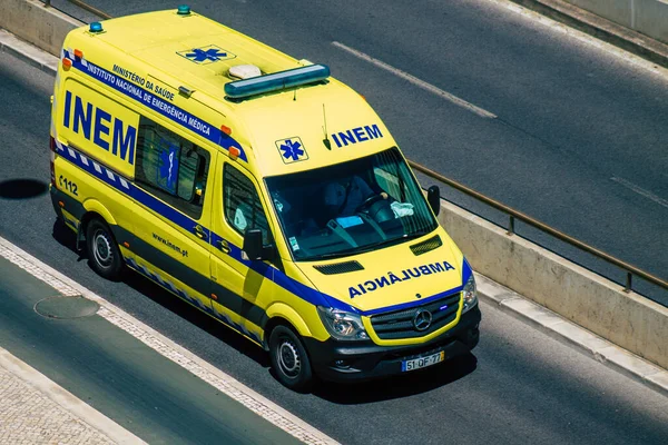 Lissabon Portugal Juli 2020 Blick Auf Einen Traditionellen Krankenwagen Der — Stockfoto