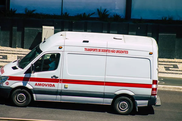 Lisboa Portugal Julio 2020 Vista Una Ambulancia Tradicional Que Rueda — Foto de Stock