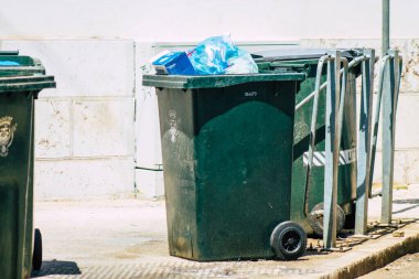 Lizbon Portekiz 27 Temmuz 2020 'de Lizbon şehir merkezindeki çöp konteynırının kapatılması, Portekiz' in tepe kıyı başkenti ve Avrupa 'nın en eski kentlerinden biri.