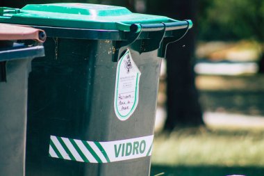 Lizbon Portekiz 27 Temmuz 2020 'de Lizbon şehir merkezindeki çöp konteynırının kapatılması, Portekiz' in tepe kıyı başkenti ve Avrupa 'nın en eski kentlerinden biri.