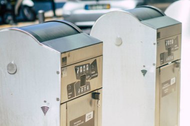 Lizbon Portekiz 27 Temmuz 2020 'de Lizbon şehir merkezindeki çöp konteynırının kapatılması, Portekiz' in tepe kıyı başkenti ve Avrupa 'nın en eski kentlerinden biri.