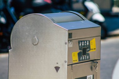 Lizbon Portekiz 27 Temmuz 2020 'de Lizbon şehir merkezindeki çöp konteynırının kapatılması, Portekiz' in tepe kıyı başkenti ve Avrupa 'nın en eski kentlerinden biri.