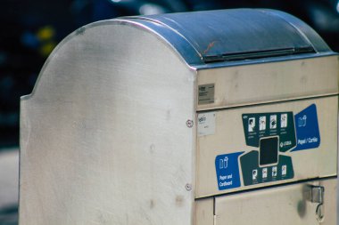 Lizbon Portekiz 27 Temmuz 2020 'de Lizbon şehir merkezindeki çöp konteynırının kapatılması, Portekiz' in tepe kıyı başkenti ve Avrupa 'nın en eski kentlerinden biri.