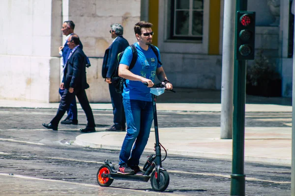 Lisboa Portugal Julio 2020 Vista Personas Identificadas Rodando Con Scooter — Foto de Stock